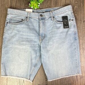 NWT Men’s Denim Shorts Skinny Light Wash Raw Hem